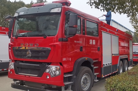 20噸干粉泡沫聯(lián)用消防車(chē)、19噸水罐消防車(chē)交付客戶(hù)