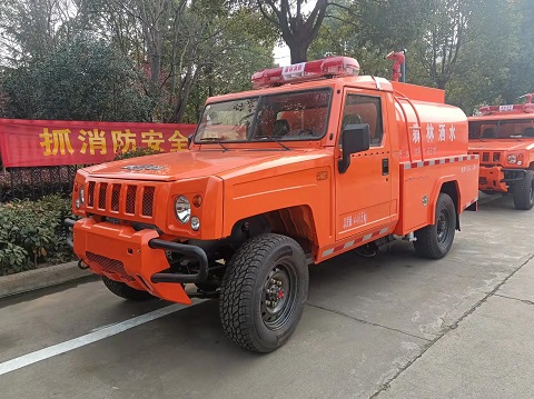 兩臺(tái)北汽單排消防灑水車已出發(fā)