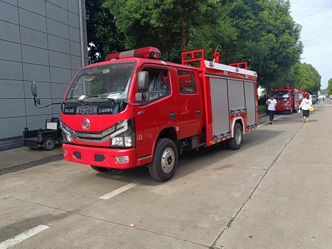2臺(tái)高壓供水車(chē)消防車(chē)已出發(fā)